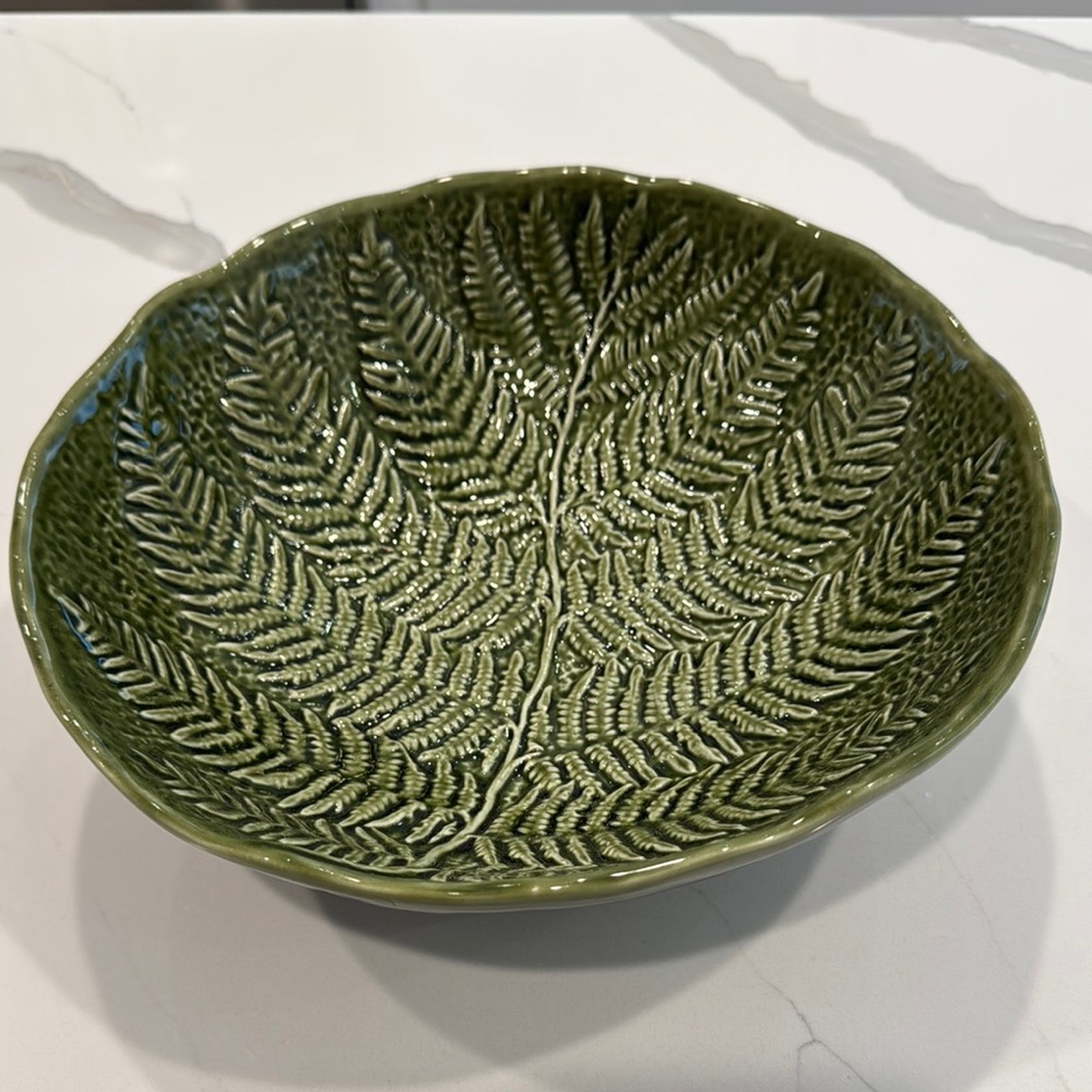 Olfaire Ceramic Art Pottery Fern
Majolica Serving Salad Bowl Green
Portugal